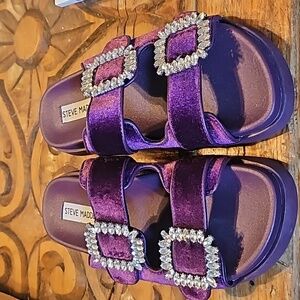 Gorgeous Steve Madden Mystik purple velvet rhinestone buckles 6M sandals
